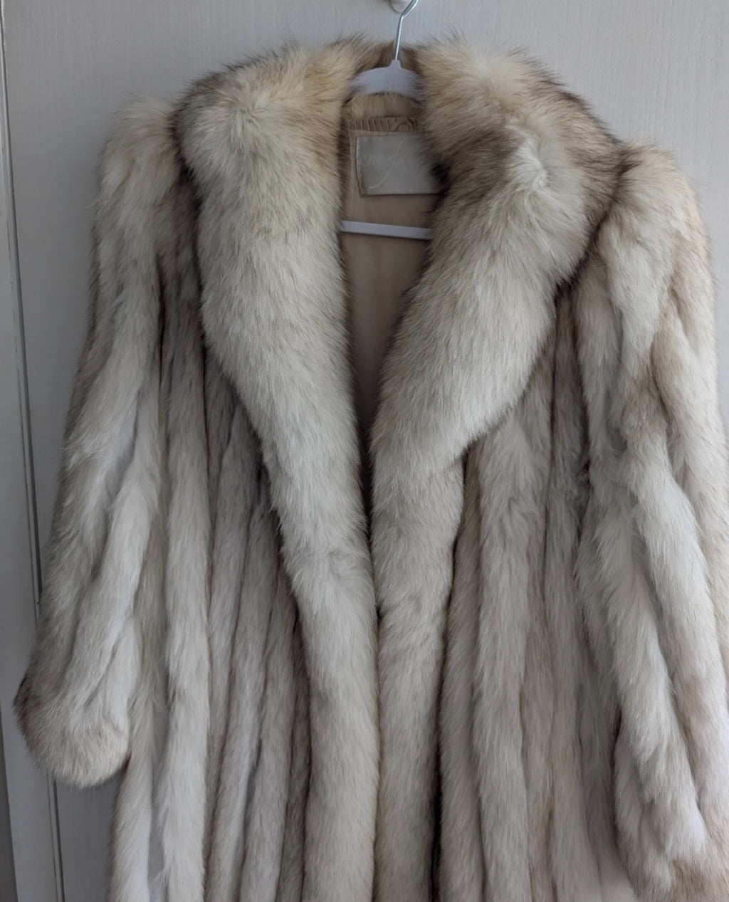 Elegant Luxurious Genuine Vintage Blue Fox
Fur Coat