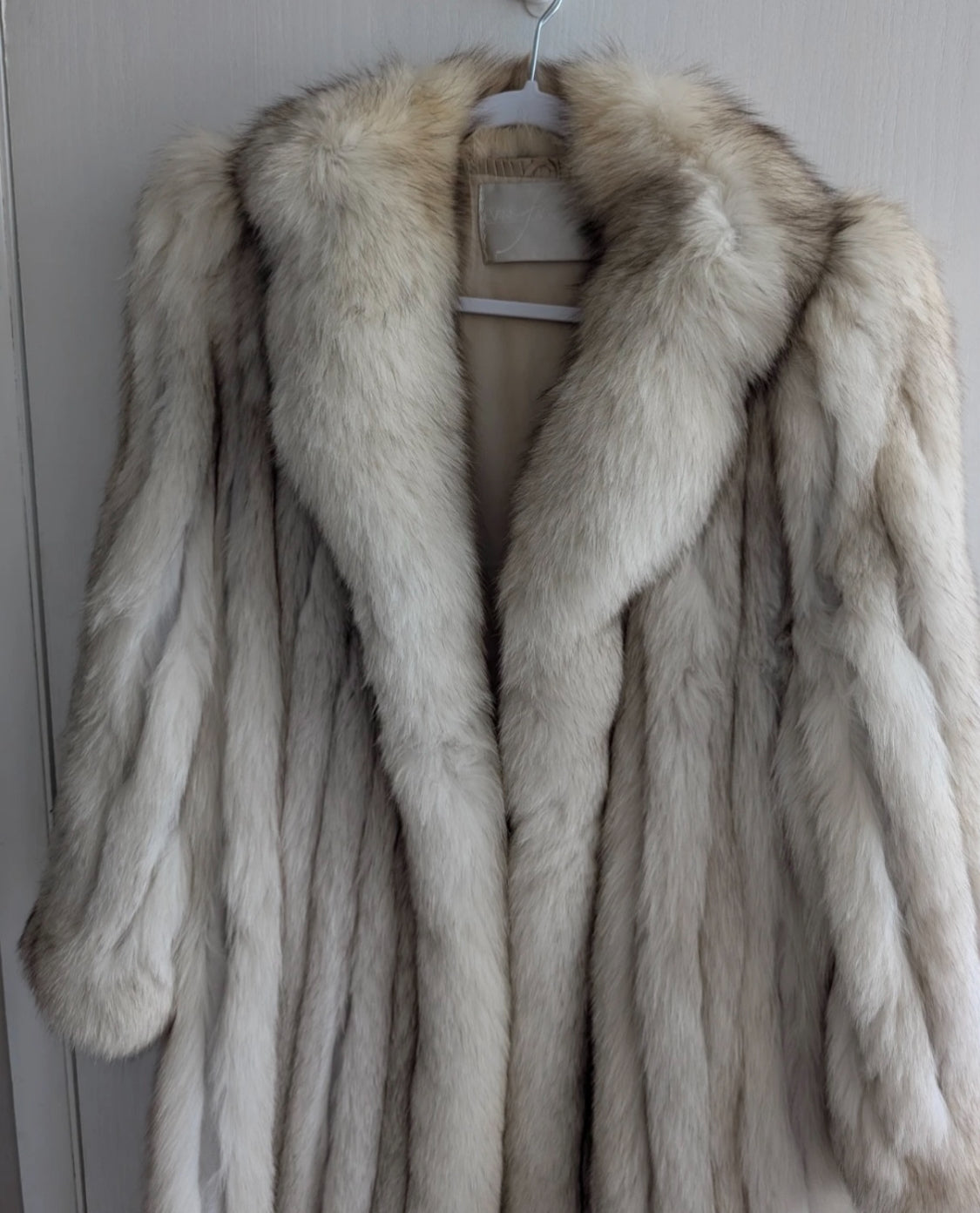Elegant Luxurious Genuine Vintage Blue Fox
Fur Coat